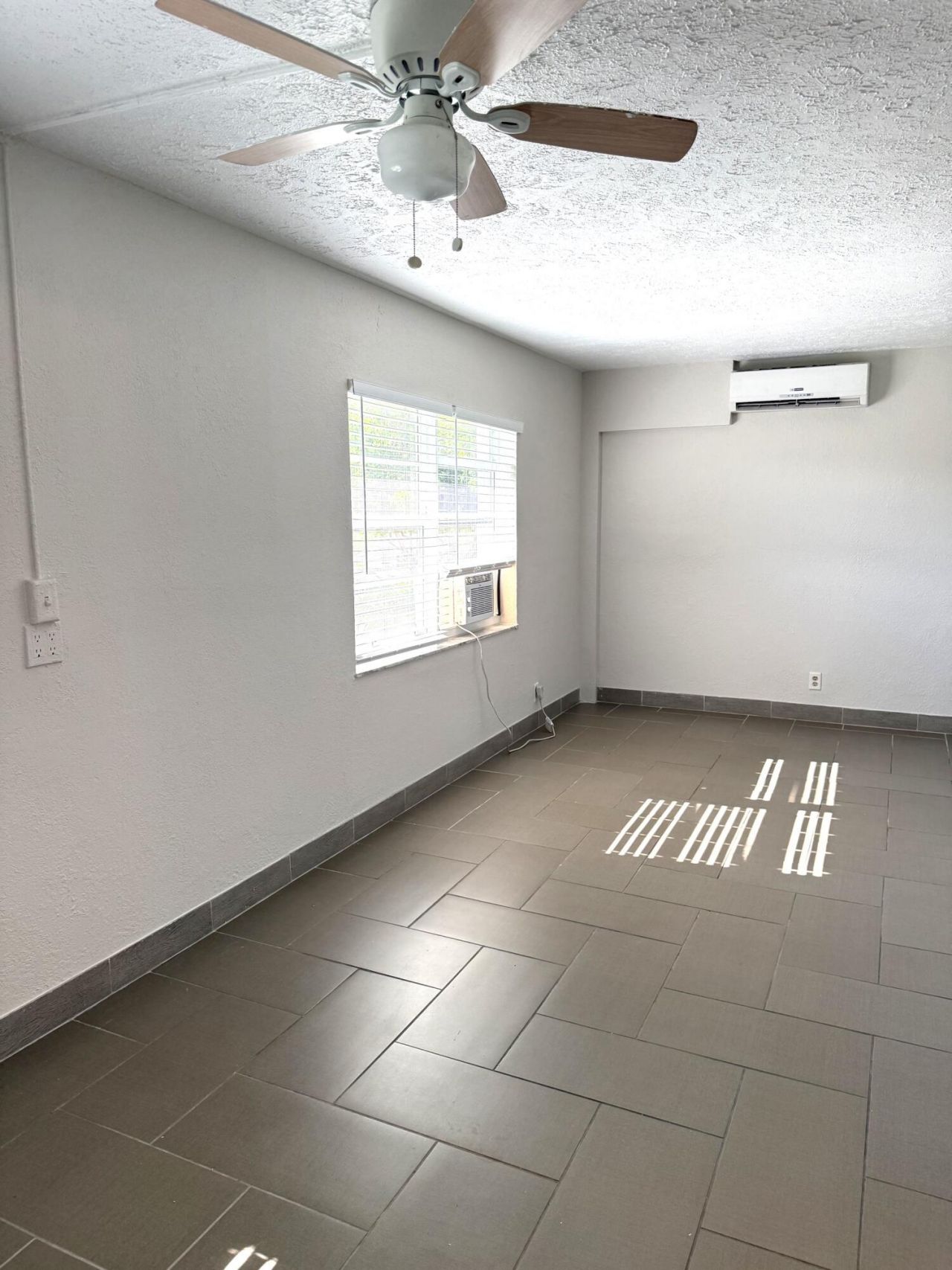 605 N Federal Highway, Unit 14, Lake Worth Beach, FL 33460 Photo