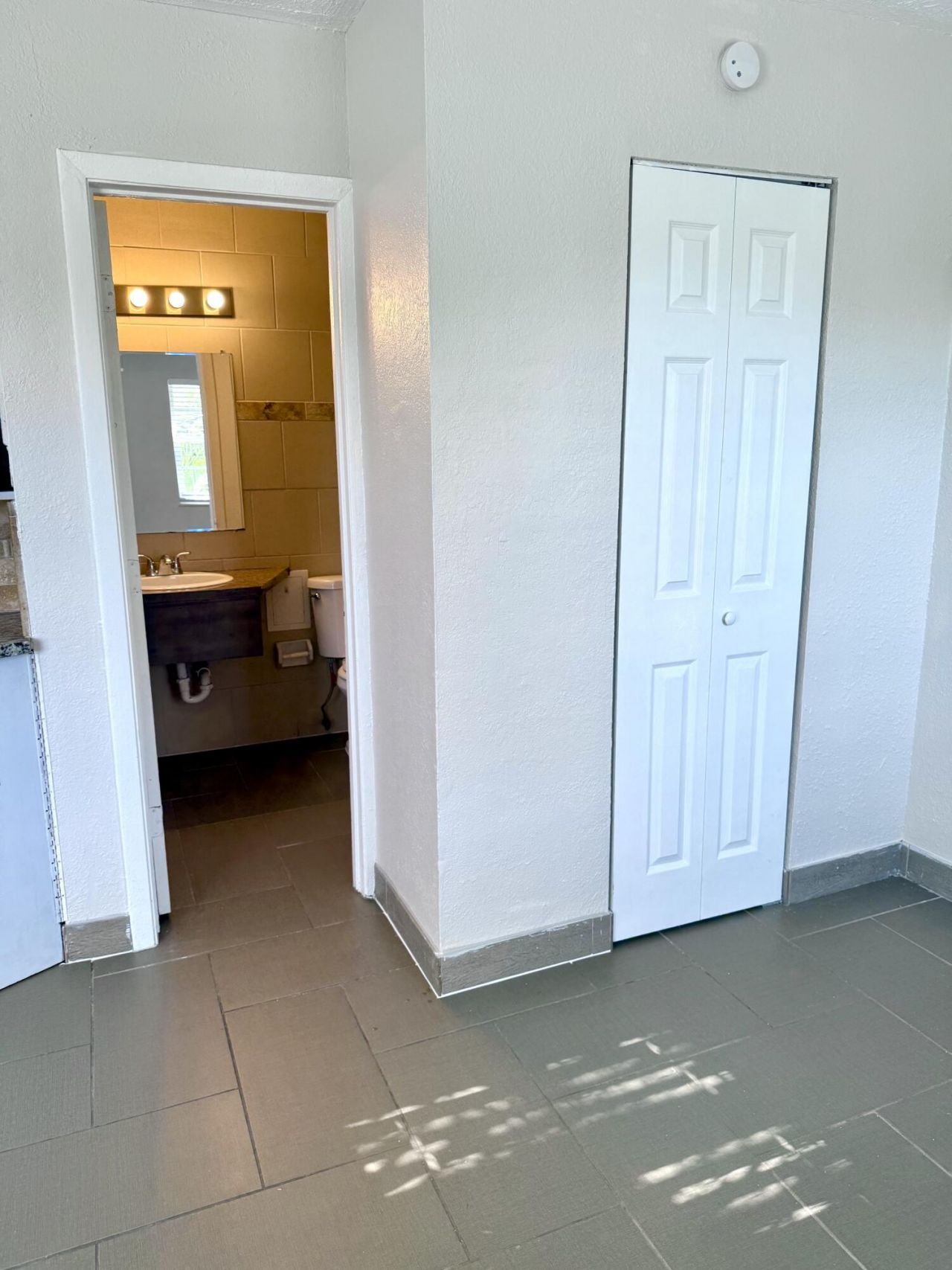 605 N Federal Highway, Unit 14, Lake Worth Beach, FL 33460 Photo