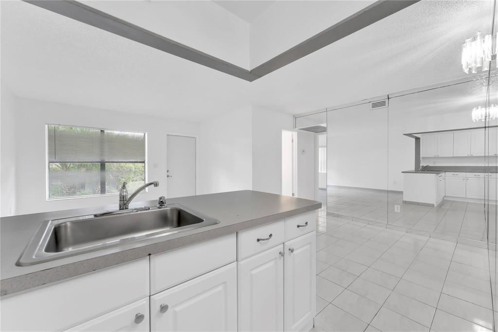 6705 W 26th Drive, Unit 12-7, Hialeah, FL 33016 Photo