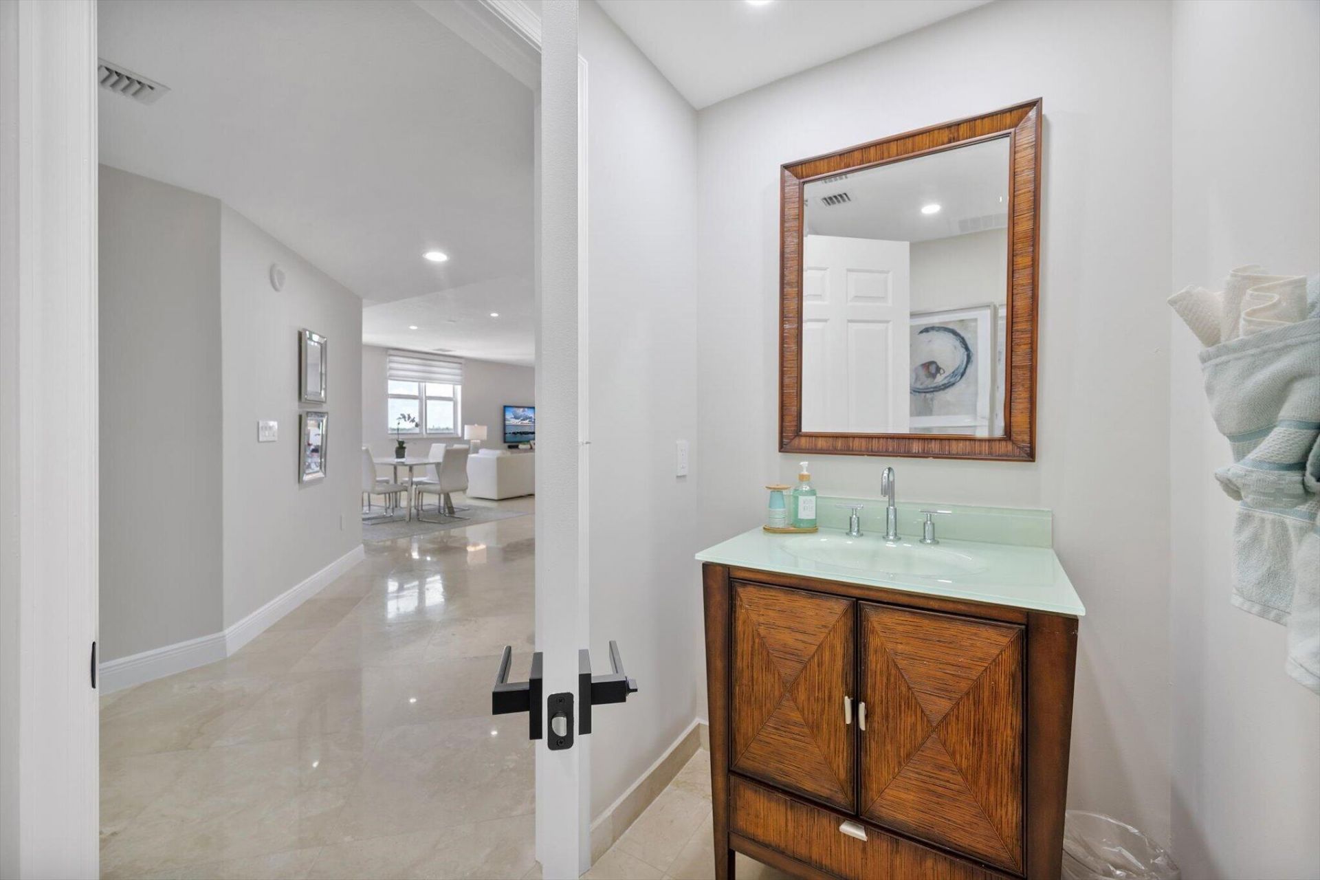 615 Bayshore Drive, Unit 603, Fort Lauderdale, FL 33304 Photo