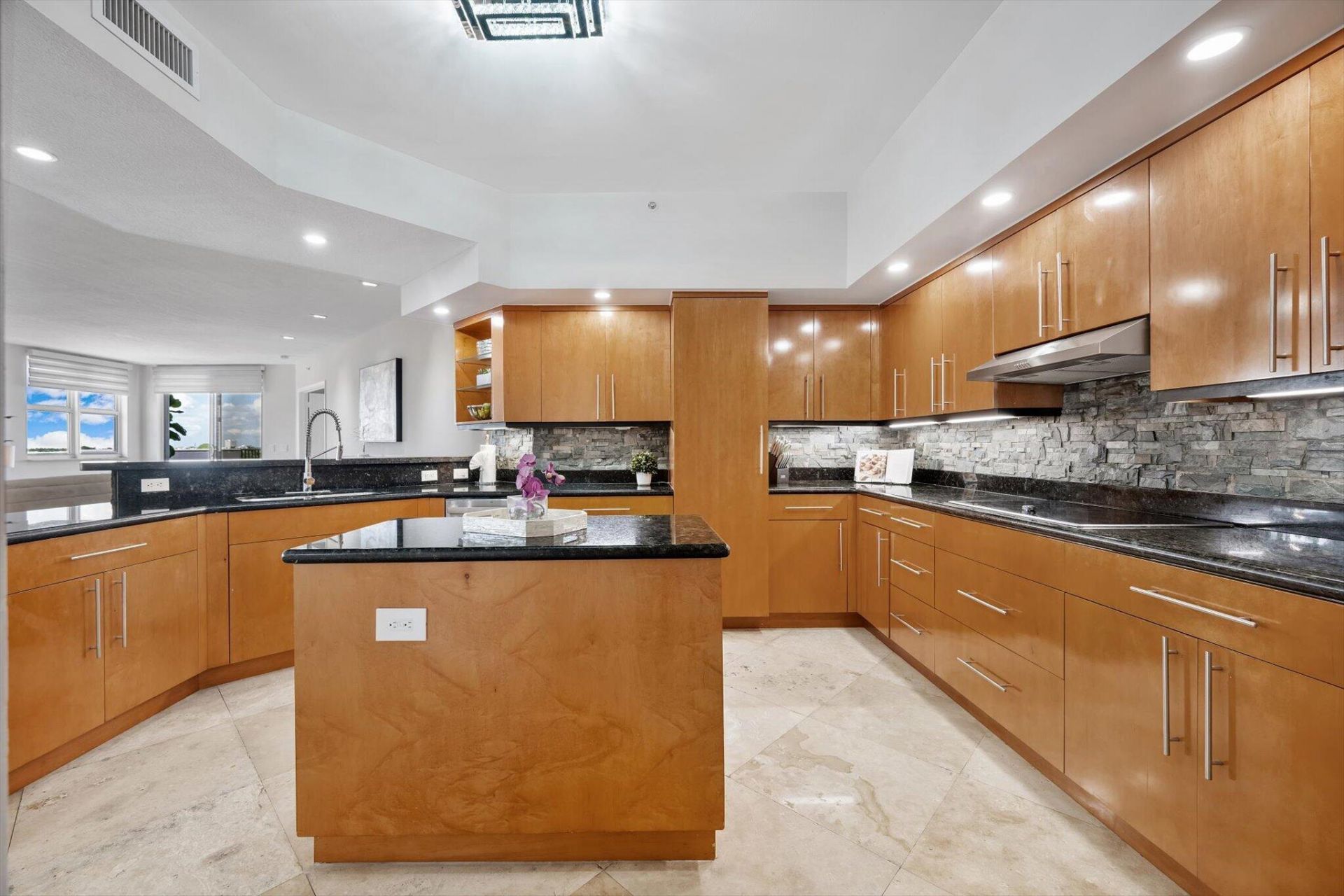 615 Bayshore Drive, Unit 603, Fort Lauderdale, FL 33304 Photo