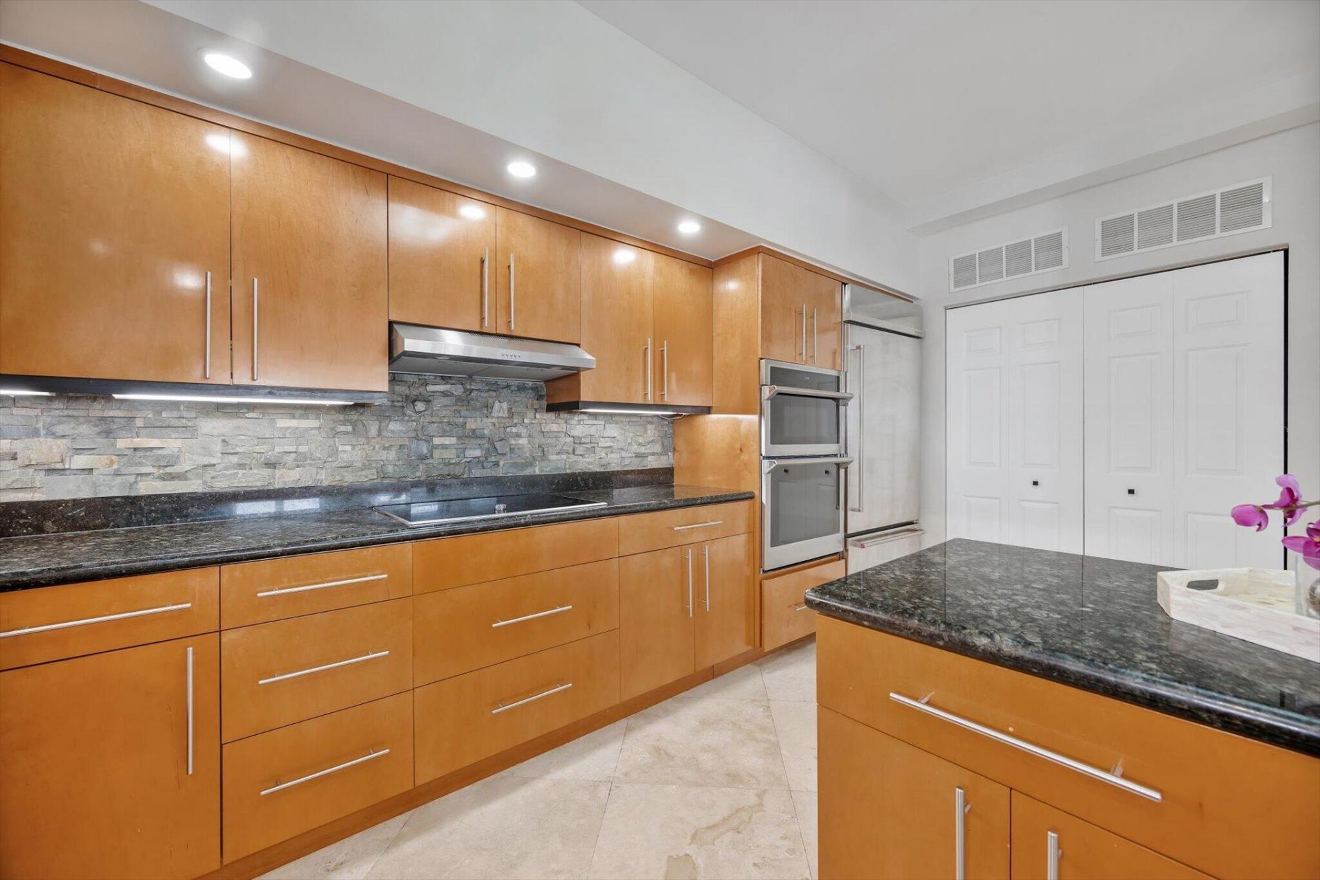 615 Bayshore Drive, Unit 603, Fort Lauderdale, FL 33304 Photo