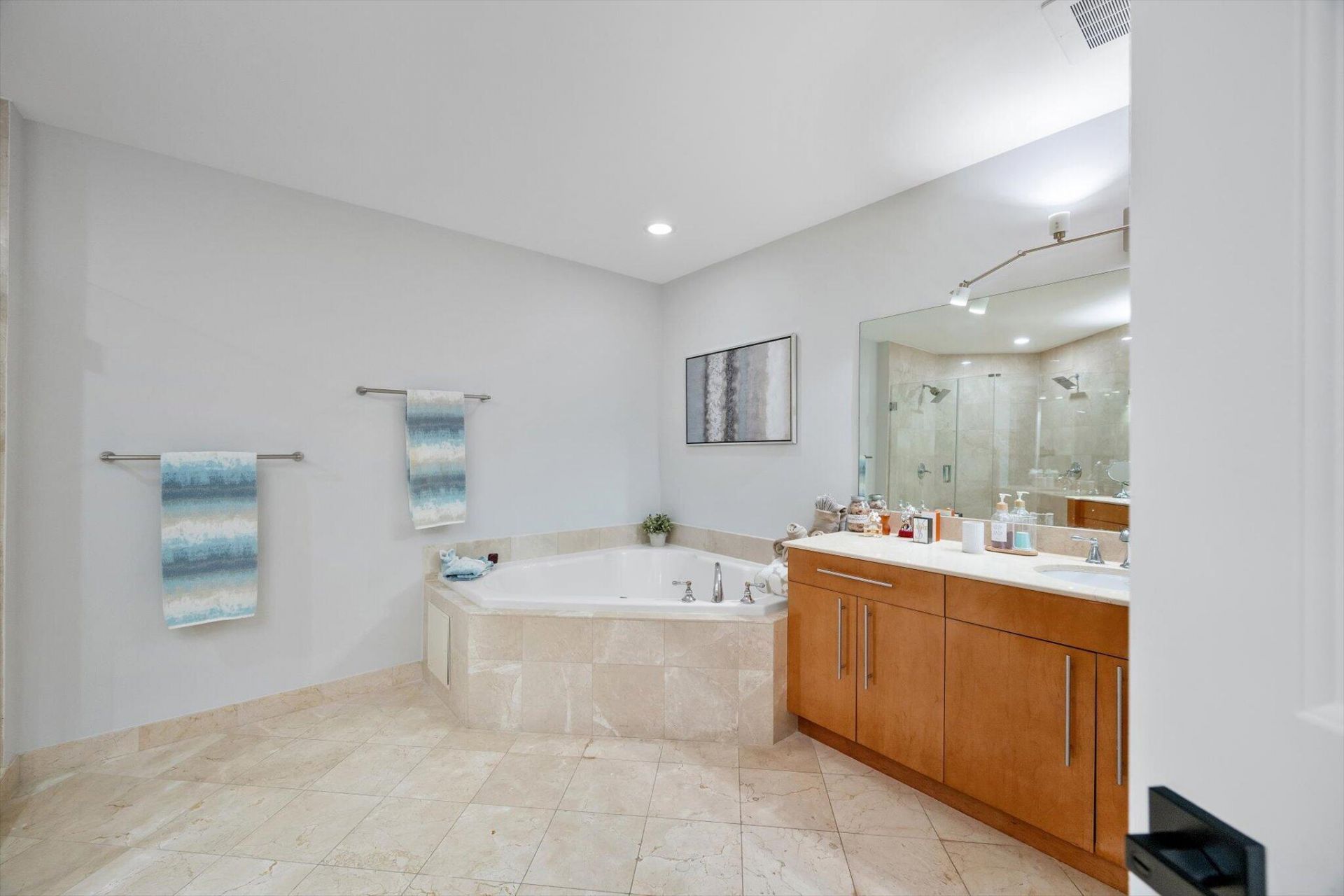 615 Bayshore Drive, Unit 603, Fort Lauderdale, FL 33304 Photo
