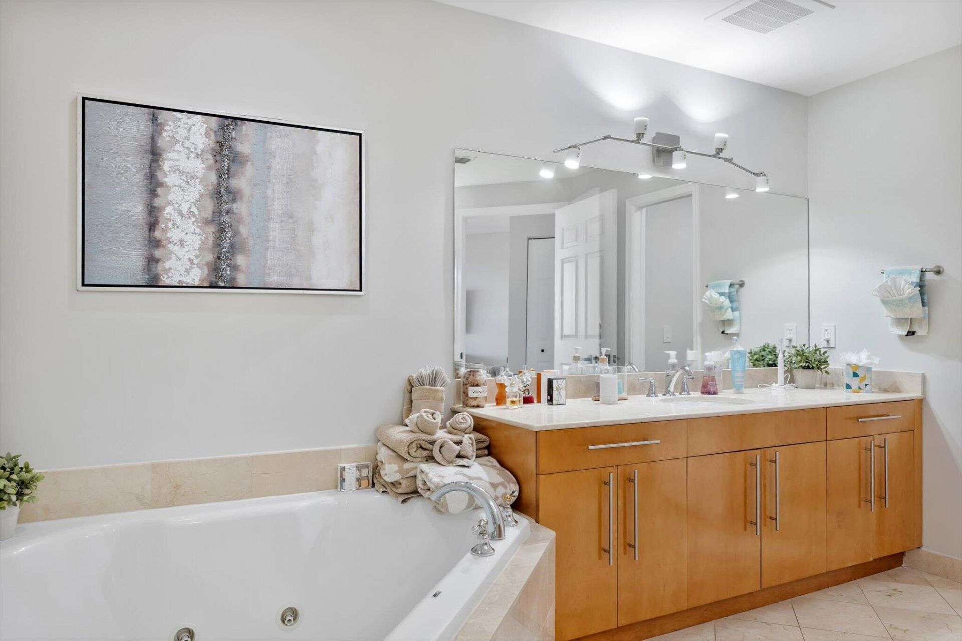 615 Bayshore Drive, Unit 603, Fort Lauderdale, FL 33304 Photo