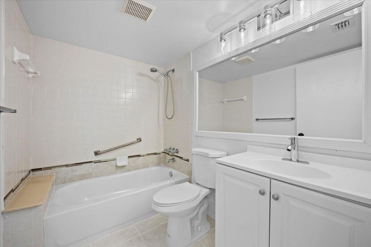 708 Sunny Pine Way, Unit B1, Greenacres, FL 33415 Photo