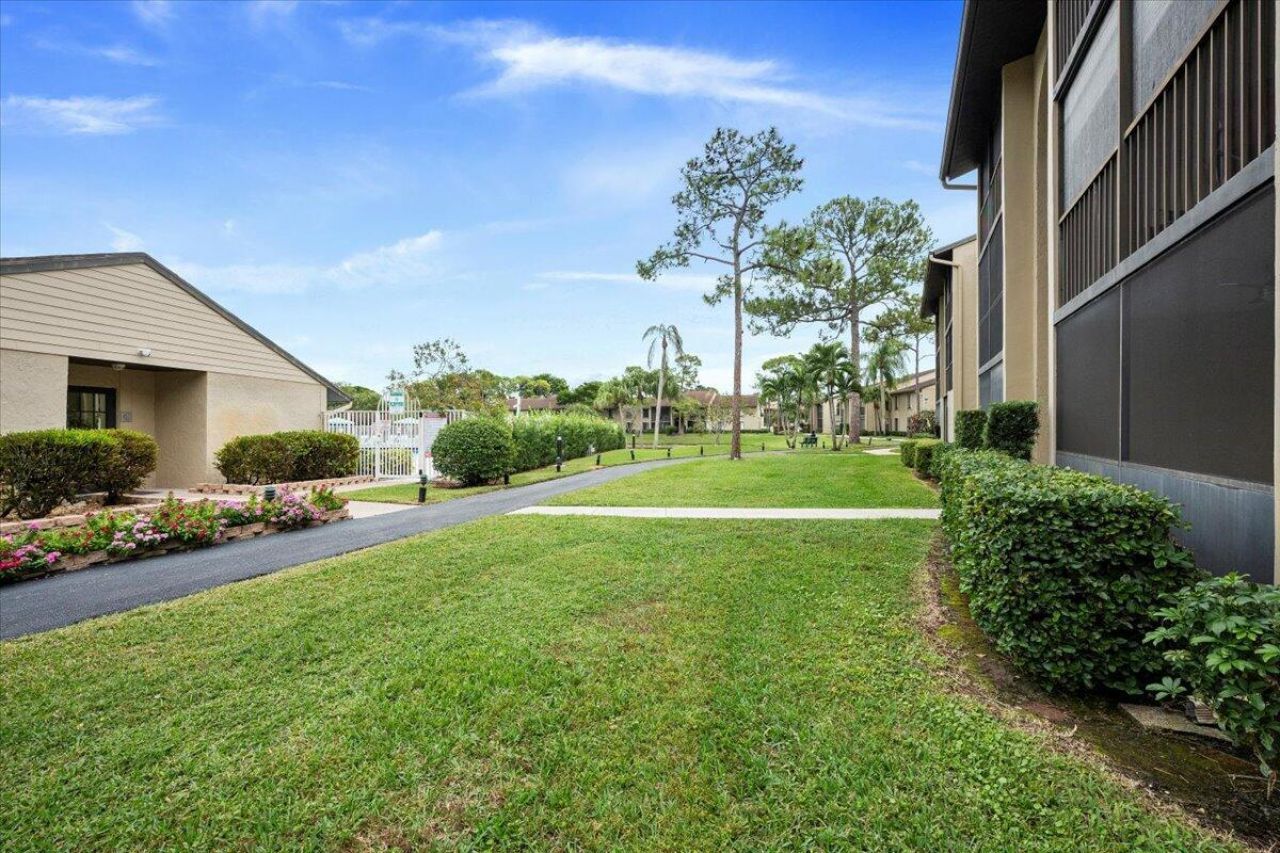 708 Sunny Pine Way, Unit B1, Greenacres, FL 33415 Photo