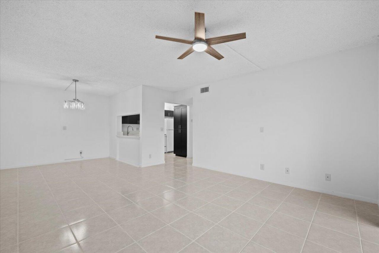 708 Sunny Pine Way, Unit B1, Greenacres, FL 33415 Photo