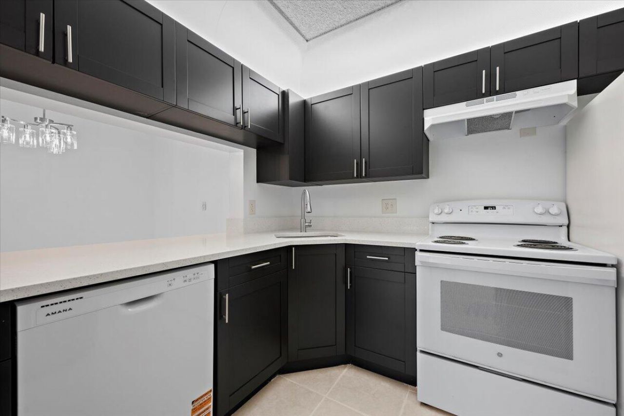 708 Sunny Pine Way, Unit B1, Greenacres, FL 33415 Photo