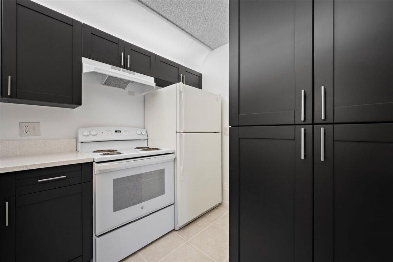 708 Sunny Pine Way, Unit B1, Greenacres, FL 33415 Photo