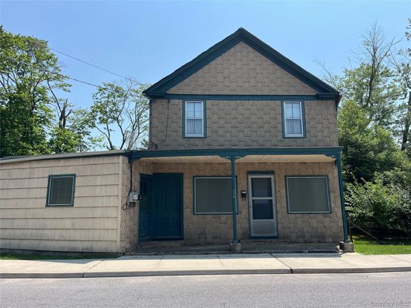 174 Railroad Avenue , Saint James, NY 11780