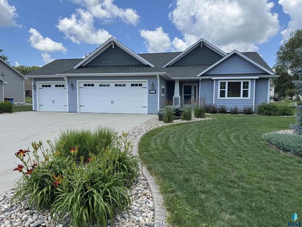 1130 Indian Hills Rd, Brookings, SD 57006