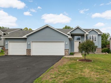 936 S Cedar Street, Belle Plaine, MN 56011