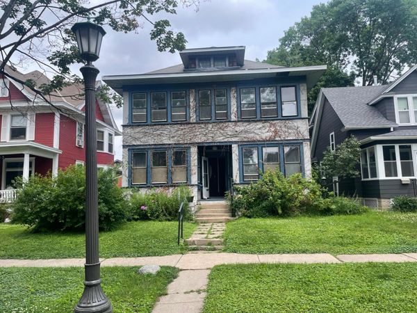 1689 Dayton Avenue , Saint Paul, MN 55104