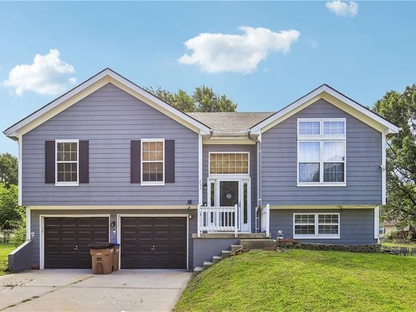 203 Broadmoor Drive, Raymore, MO 64083
