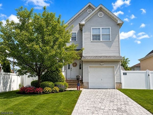 52 Highland Ave, Woodbridge, NJ 08832
