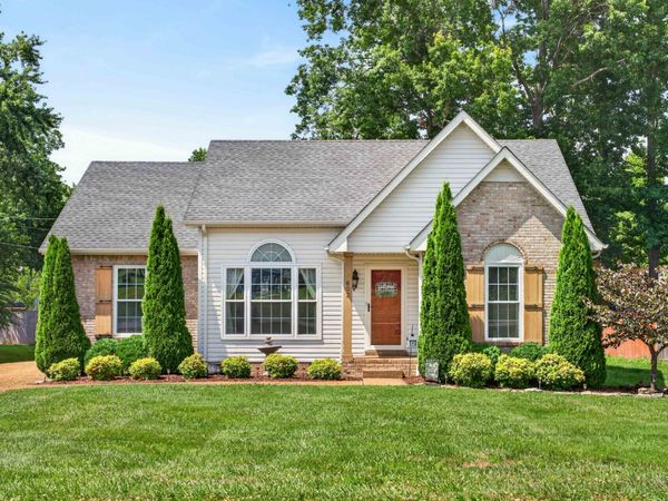 602 Highland Dr , White House, TN 37188