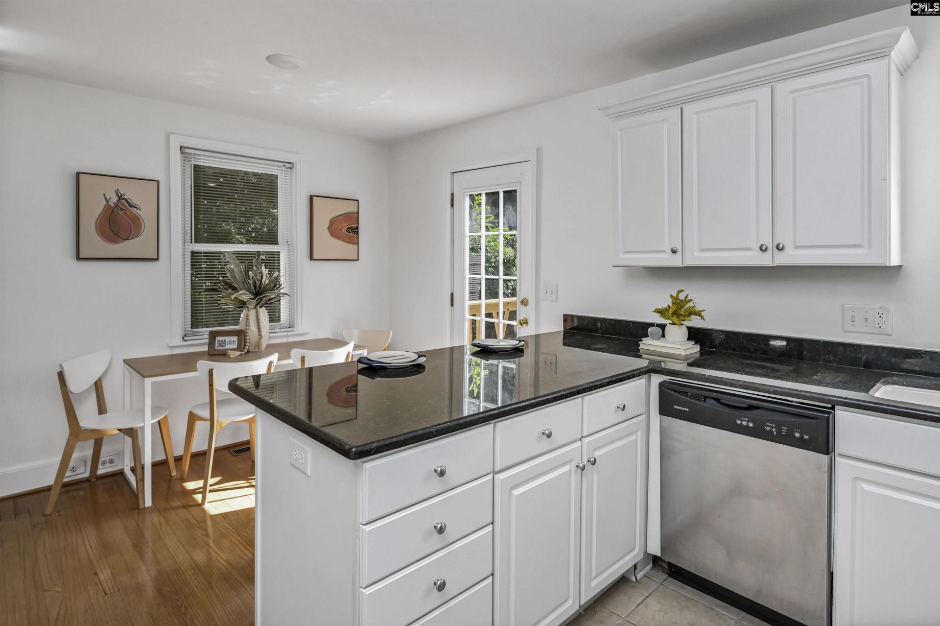 724 Pembroke Avenue  Photo 11
