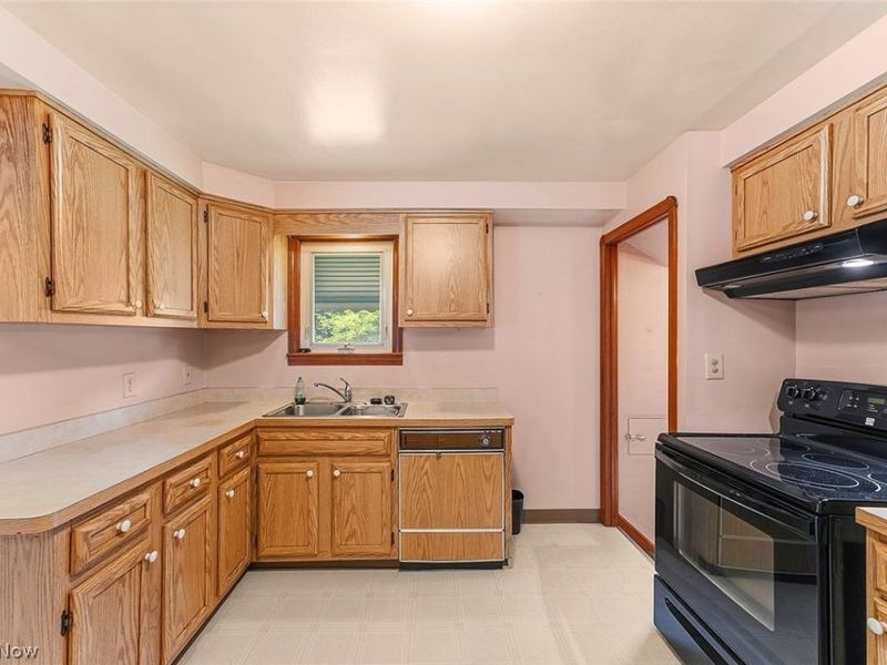 7506 Briarcliff Parkway, Middleburg Heights, OH 44130 Photo 12