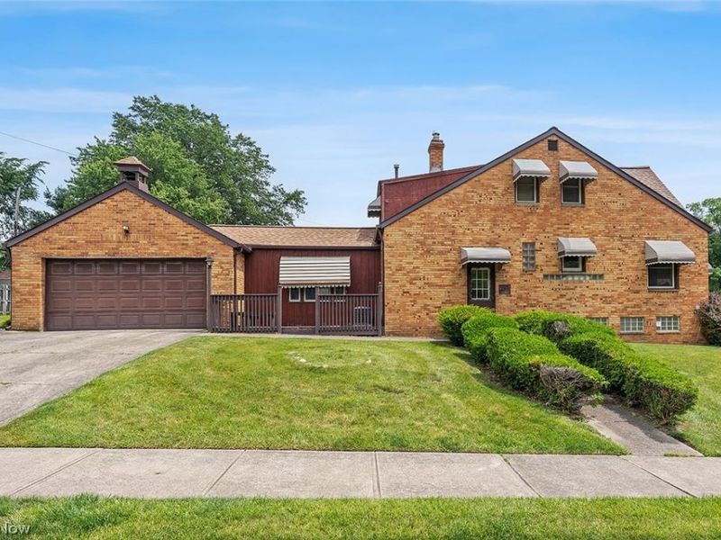 7506 Briarcliff Parkway, Middleburg Heights, OH 44130 Photo 2