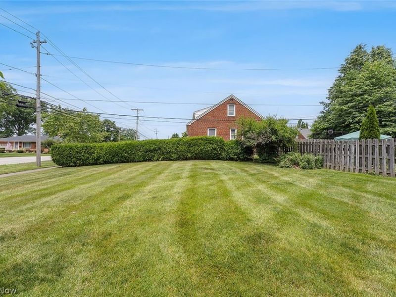 7506 Briarcliff Parkway, Middleburg Heights, OH 44130 Photo 4