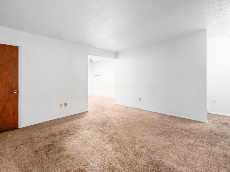 604 Pamlico Street, Unit X8, Columbus, OH 43228 Photo 8