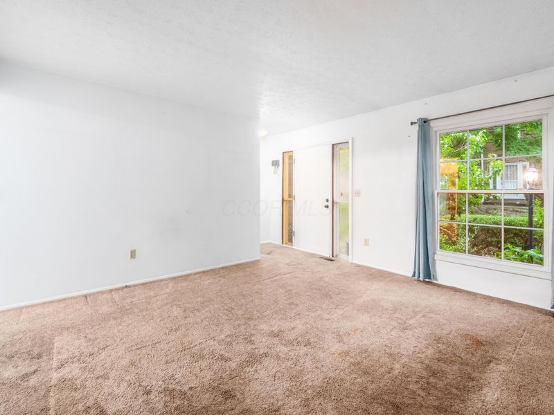 604 Pamlico Street, Unit X8, Columbus, OH 43228 Photo 9
