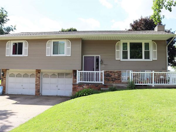 1817 S HOPEWOOD Lane, Peoria, IL 61607