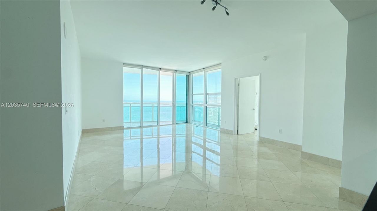 950 Brickell Bay Dr , Unit 3411, Miami, FL 33131 Photo