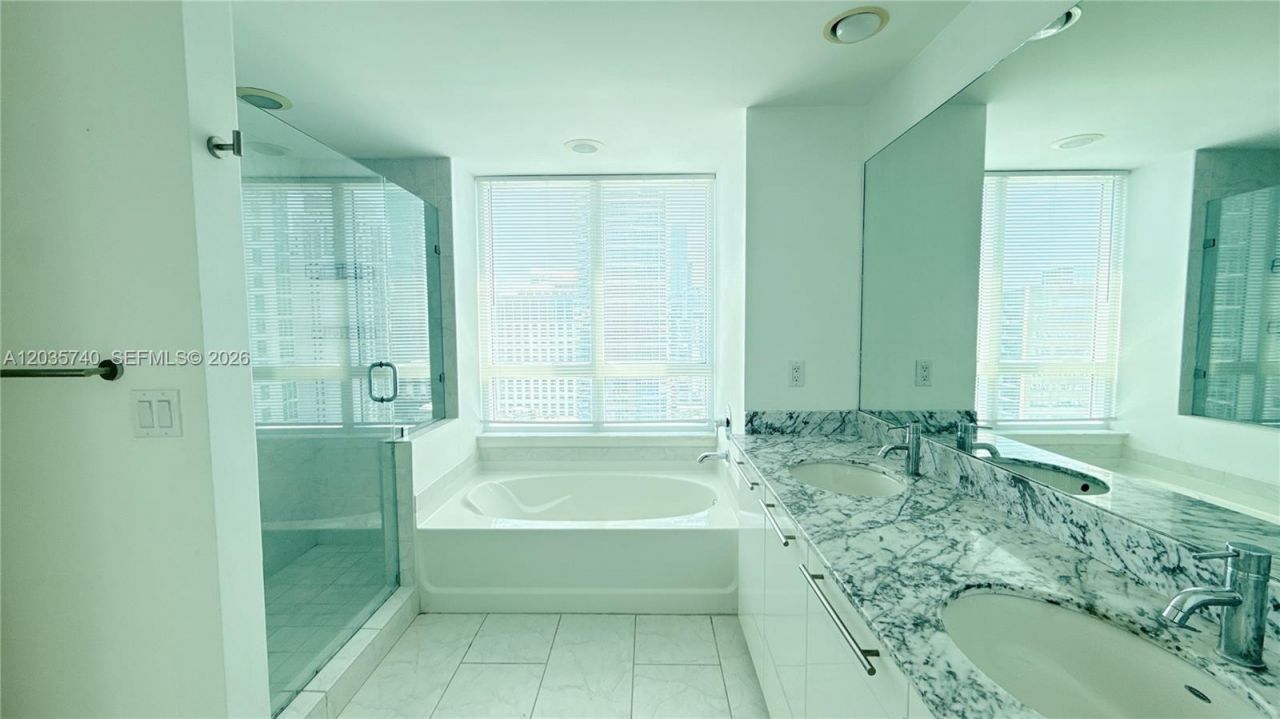 950 Brickell Bay Dr , Unit 3411, Miami, FL 33131 Photo