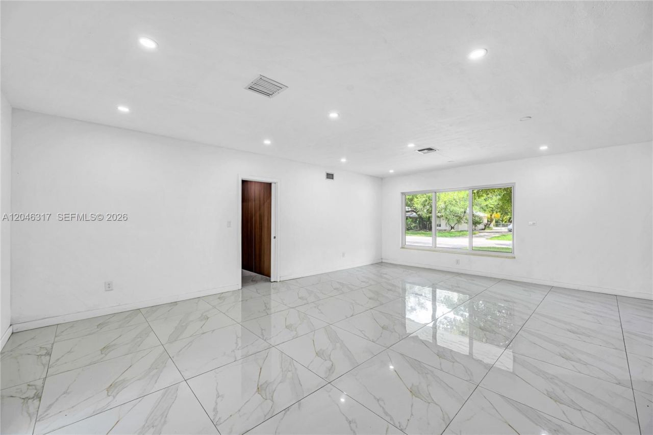 12525 SW 68th Ct, Pinecrest, FL 33156 Photo