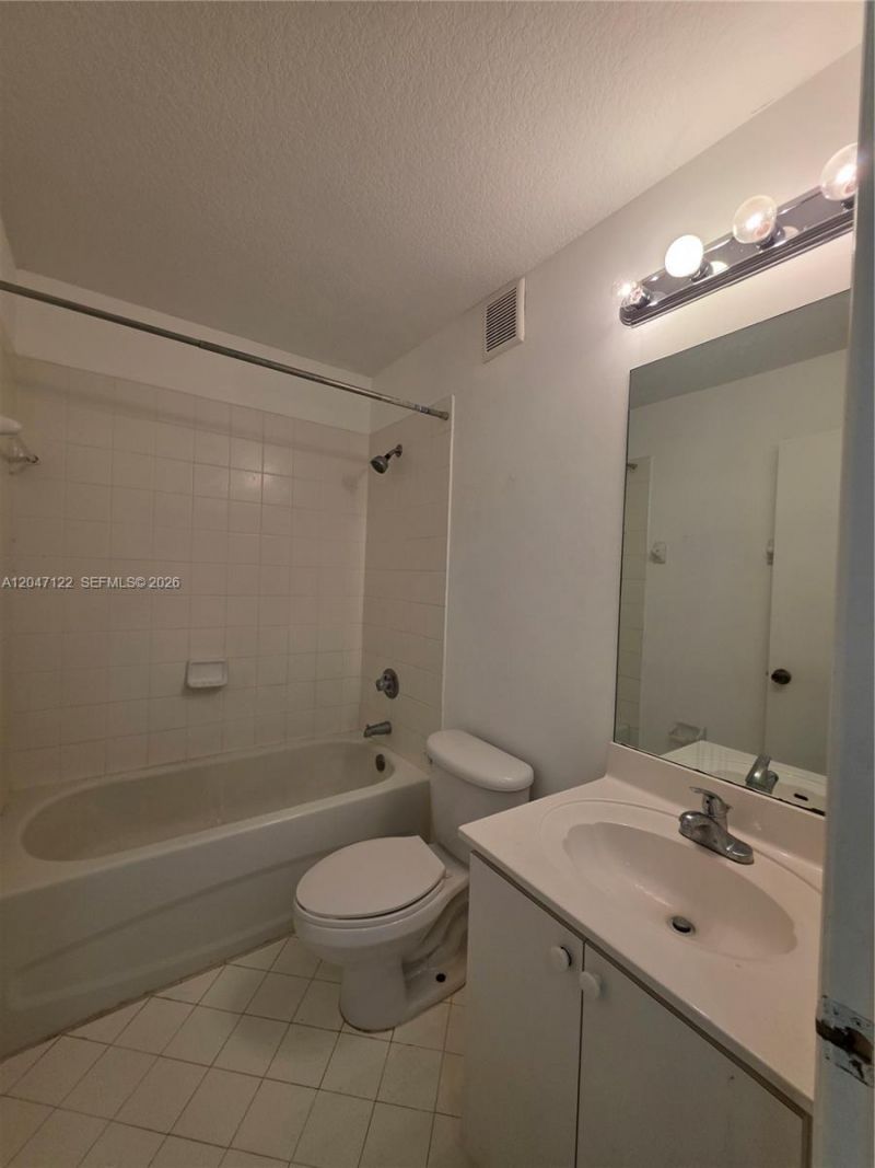 3398 NE 9th Dr , Unit 204, Homestead, FL 33033 Photo