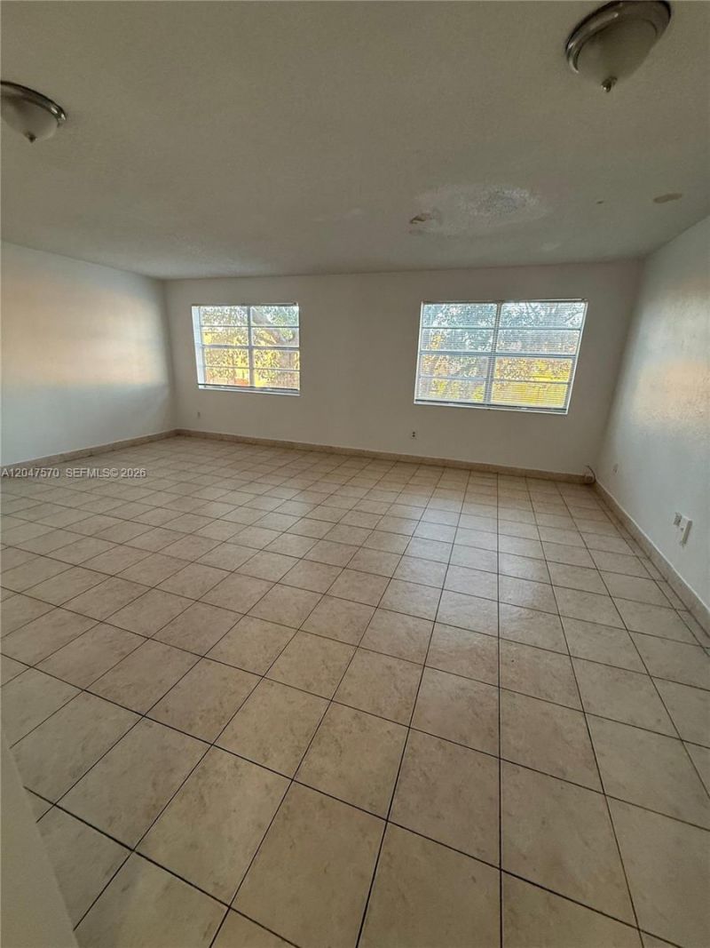 1305 W 53rd St , Unit 406, Hialeah, FL 33012 Photo