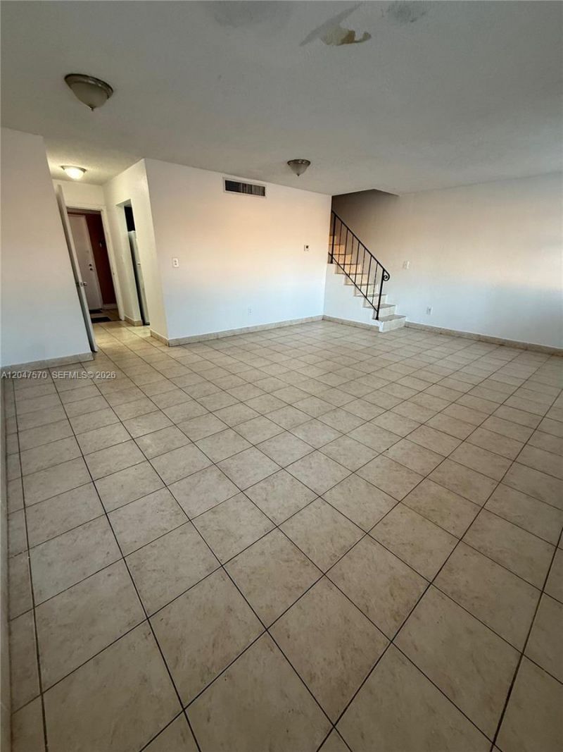 1305 W 53rd St , Unit 406, Hialeah, FL 33012 Photo