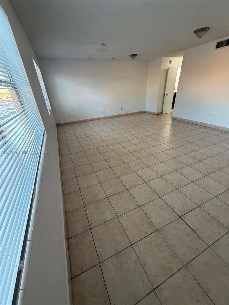 1305 W 53rd St , Unit 406, Hialeah, FL 33012 Photo