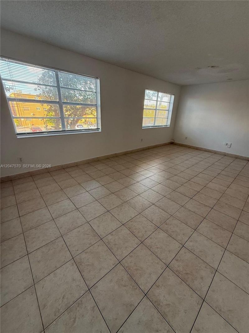 1305 W 53rd St , Unit 406, Hialeah, FL 33012 Photo