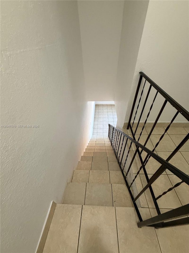 1305 W 53rd St , Unit 406, Hialeah, FL 33012 Photo