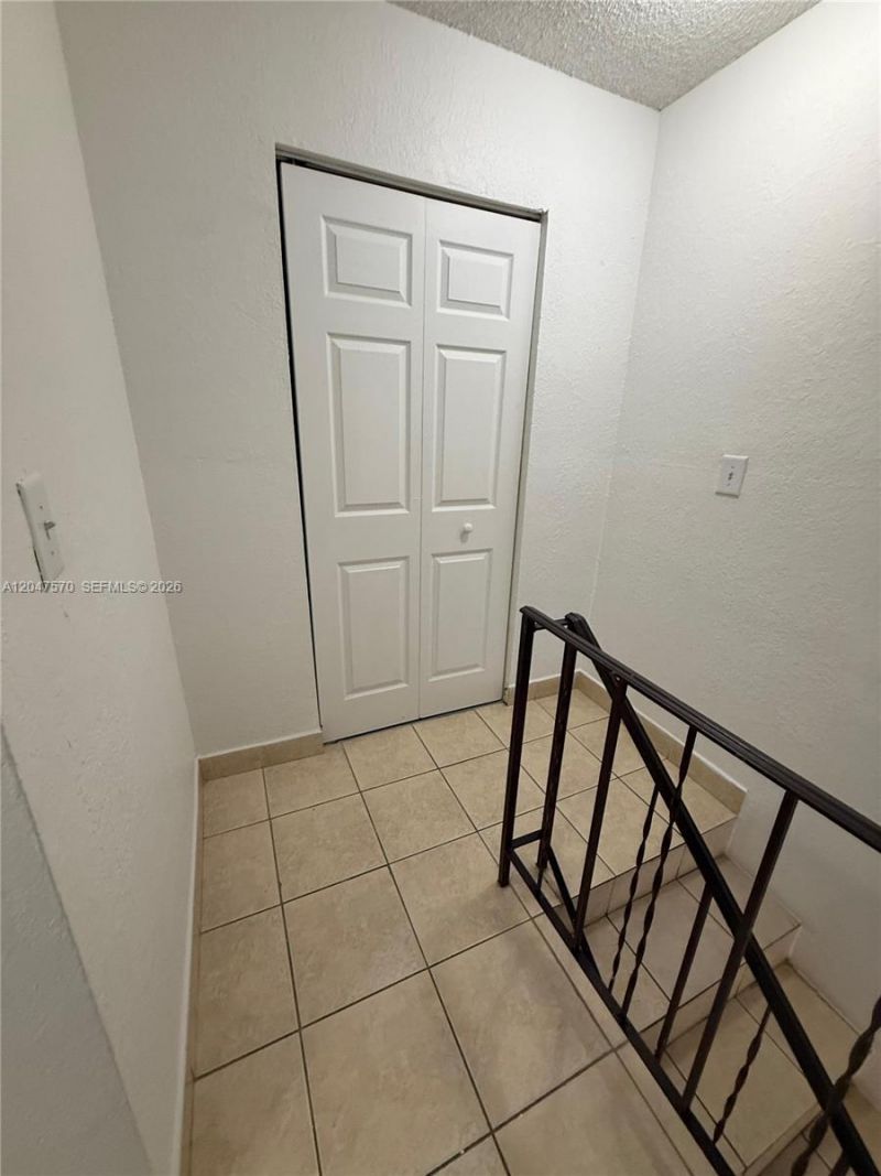 1305 W 53rd St , Unit 406, Hialeah, FL 33012 Photo