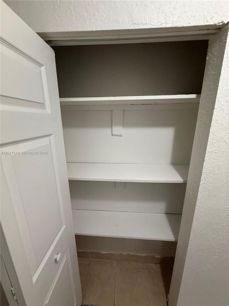 1305 W 53rd St , Unit 406, Hialeah, FL 33012 Photo