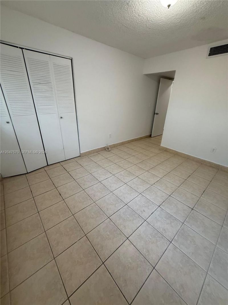 1305 W 53rd St , Unit 406, Hialeah, FL 33012 Photo