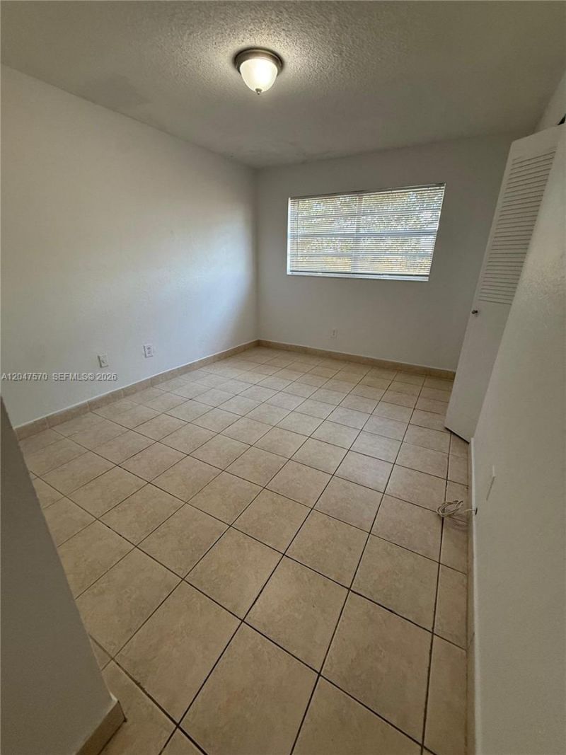 1305 W 53rd St , Unit 406, Hialeah, FL 33012 Photo