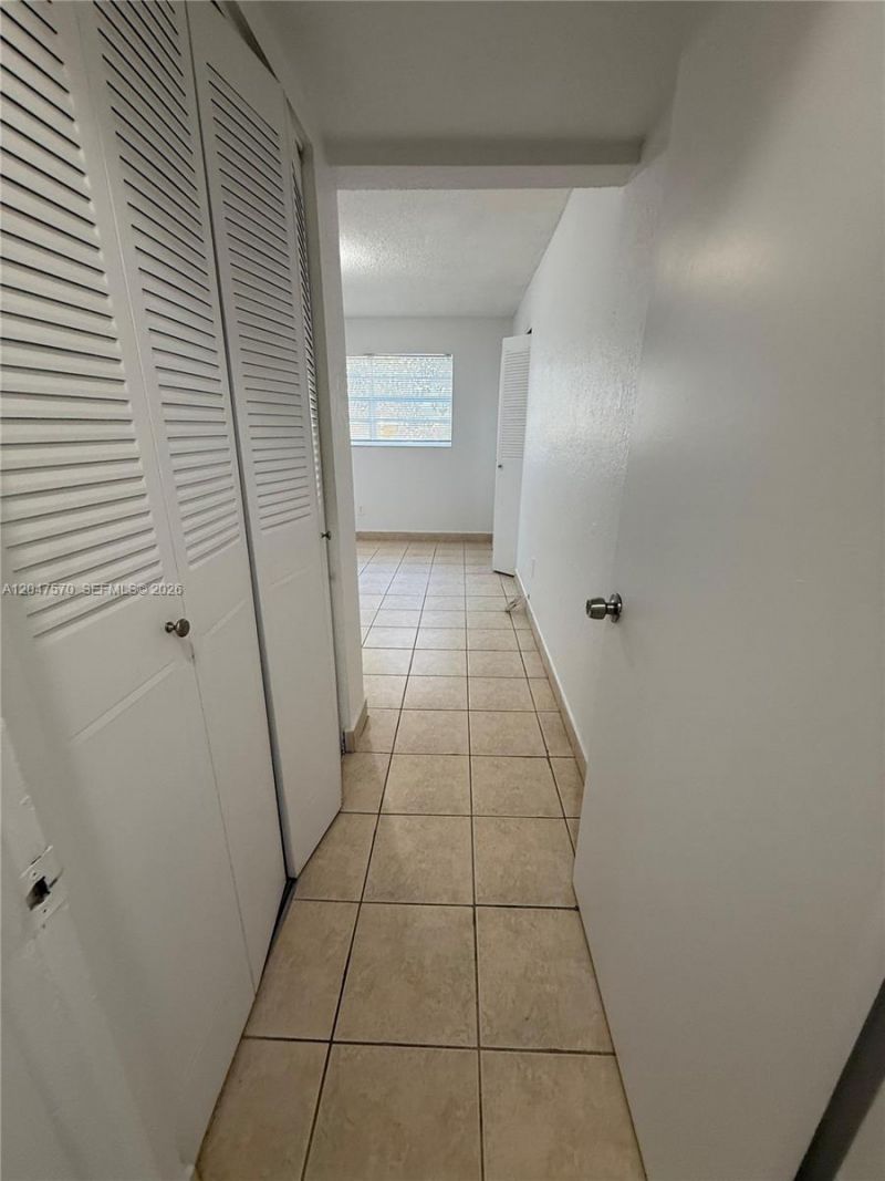 1305 W 53rd St , Unit 406, Hialeah, FL 33012 Photo
