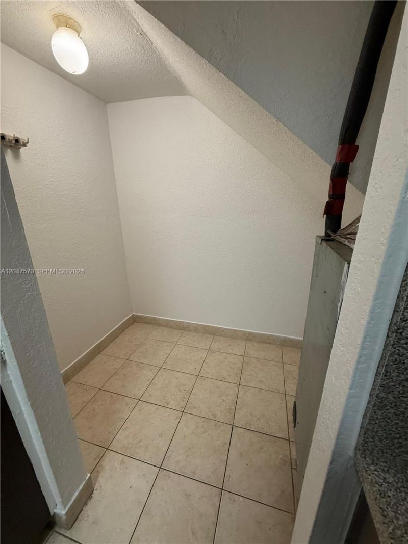 1305 W 53rd St , Unit 406, Hialeah, FL 33012 Photo