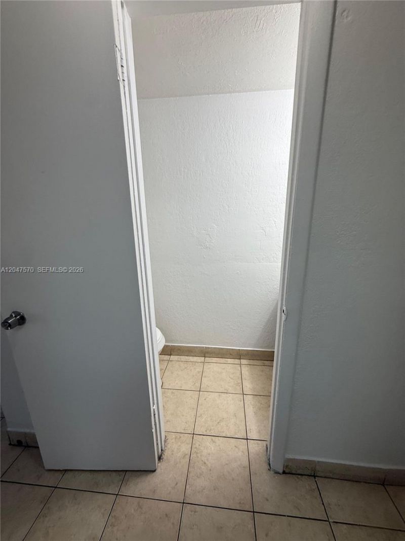 1305 W 53rd St , Unit 406, Hialeah, FL 33012 Photo