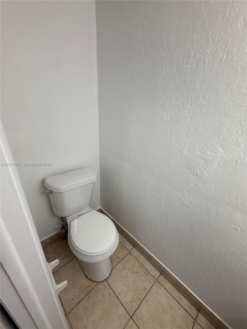 1305 W 53rd St , Unit 406, Hialeah, FL 33012 Photo
