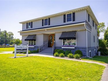 581 Whitney Road W, Fairport, NY 14450