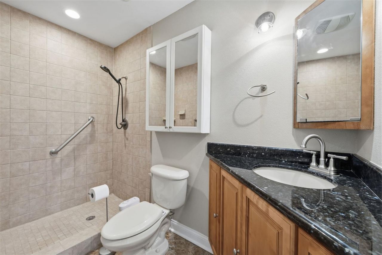 10316 Club Circle, Unit 41, Tampa, FL 33618 Photo