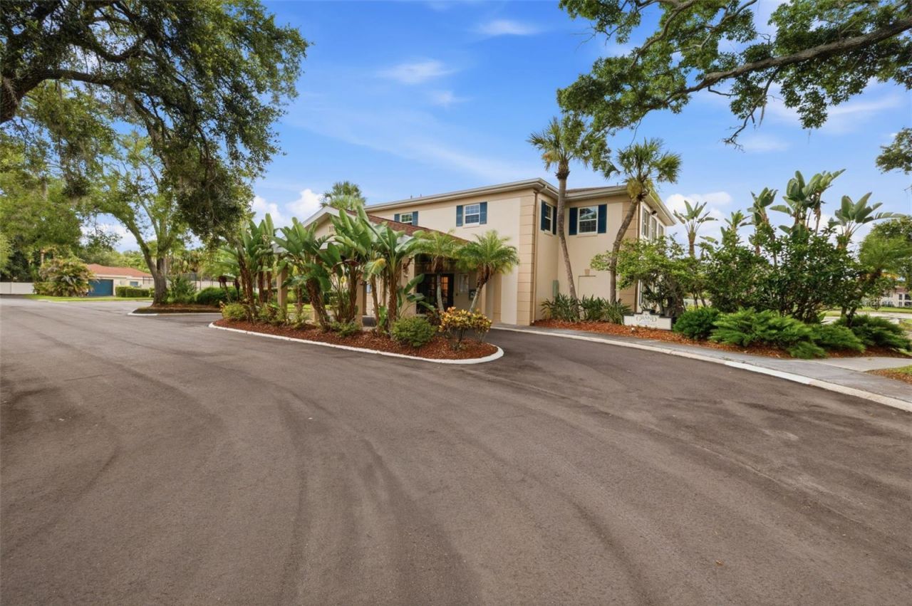10316 Club Circle, Unit 41, Tampa, FL 33618 Photo