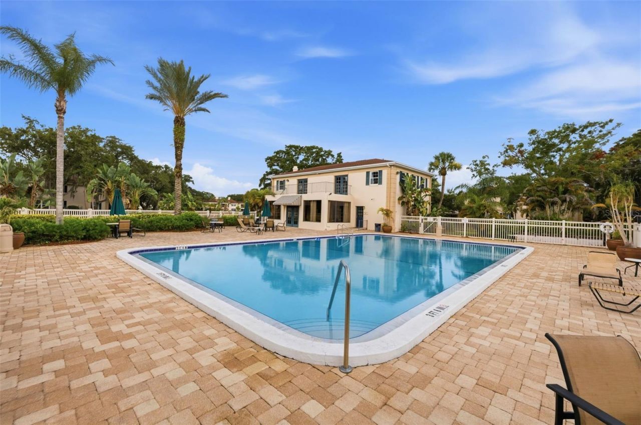10316 Club Circle, Unit 41, Tampa, FL 33618 Photo