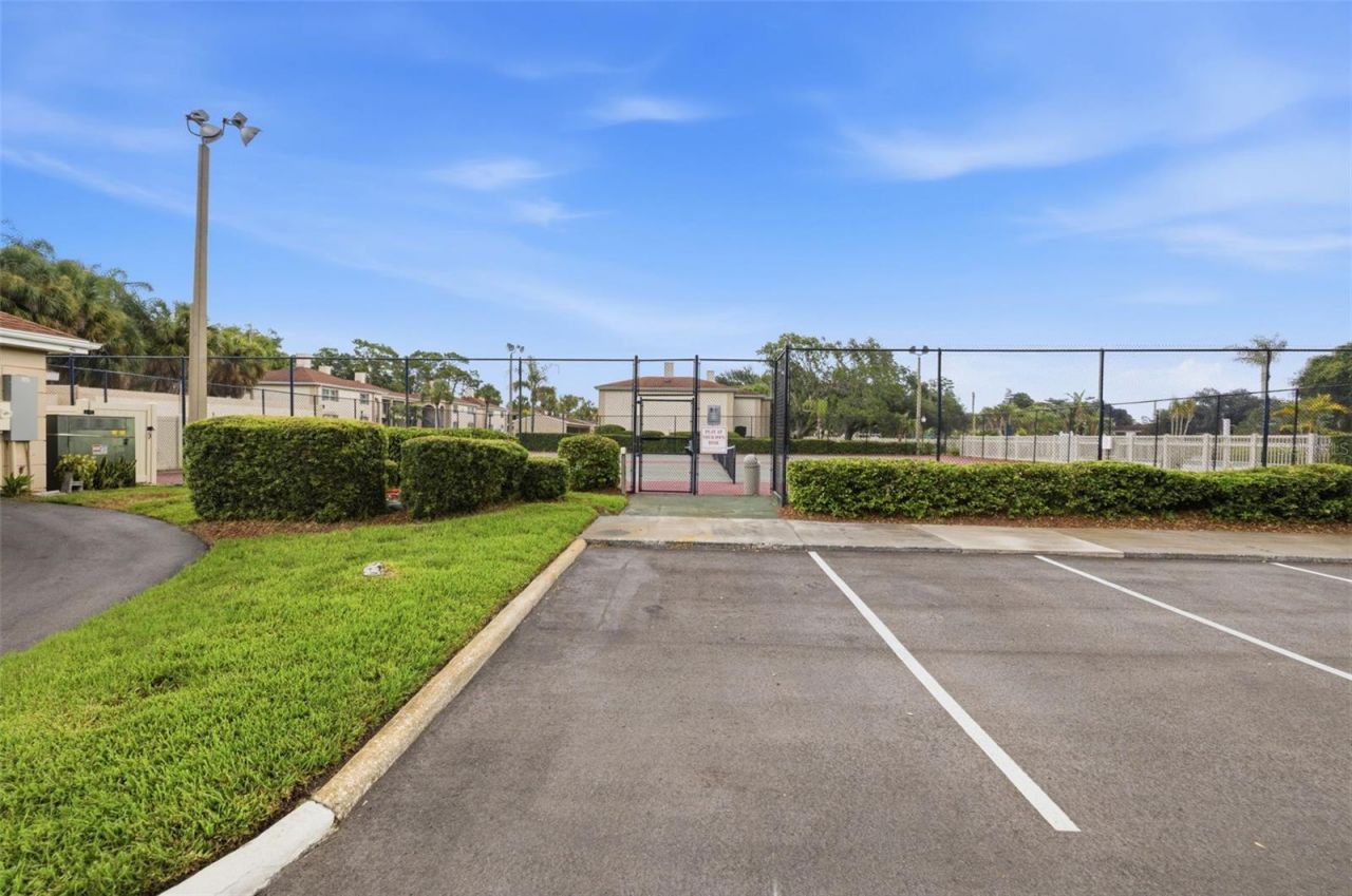 10316 Club Circle, Unit 41, Tampa, FL 33618 Photo