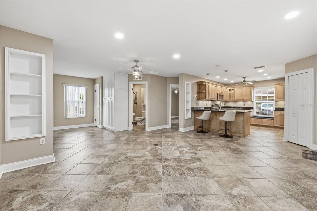 10316 Club Circle, Unit 41, Tampa, FL 33618 Photo